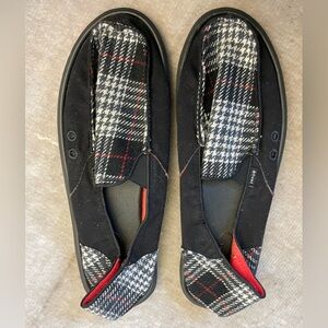 Sanuk Black flats